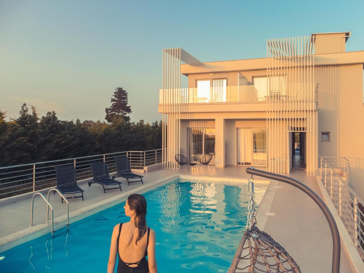 Io Luxury Pool & Hot Tub Suites Preveza Exterior foto